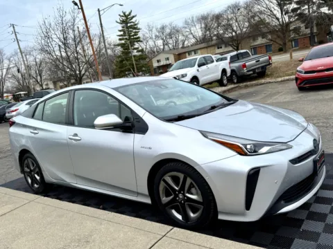 More photos of 2020 Toyota Prius XLE (Natl) at Midwest Motors, IN