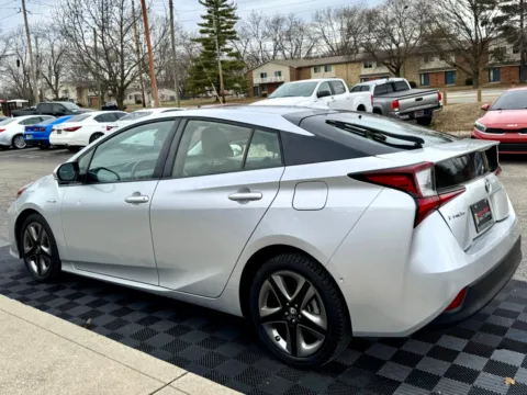 More photos of 2020 Toyota Prius XLE (Natl) at Midwest Motors, IN