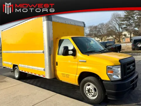 Yellow 2022 Ford E-Series Cutaway E-350 SRW 138 in WB for sale in Indianapolis, IN