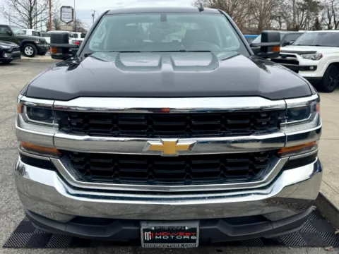 More photos of 2017 Chevrolet Silverado 1500 2WD Crew Cab 143.5 in LT w/1LT at Midwest Motors, IN