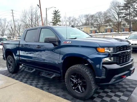 Photos of 2020 Chevrolet Silverado 1500 4WD Crew Cab 147 in Custom Trail Boss for sale in Indianapolis, IN at Midwest Motors