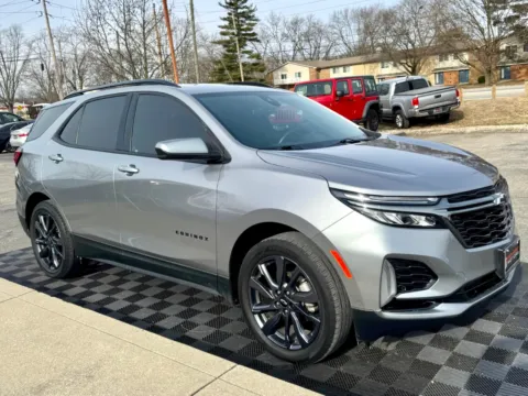 Photos of 2023 Chevrolet Equinox FWD 4dr RS for sale in Indianapolis, IN at Midwest Motors