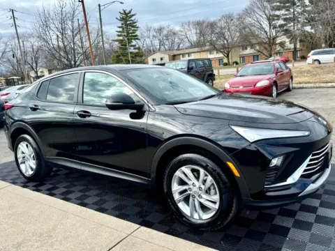 Photos of 2025 Buick Envista FWD 4dr Preferred for sale in Indianapolis, IN at Midwest Motors