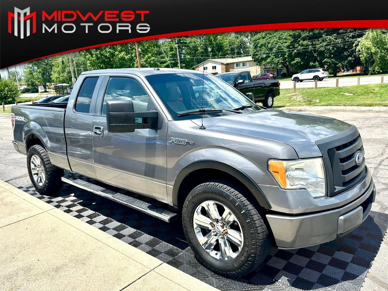 Gray 2010 Ford F-150 4WD SuperCab 133 in XLT for sale in Indianapolis, IN
