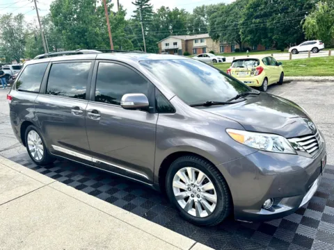 Photos of 2013 Toyota Sienna 5dr 7-Pass Van V6 XLE AAS FWD (Natl) for sale in Indianapolis, IN at Midwest Motors