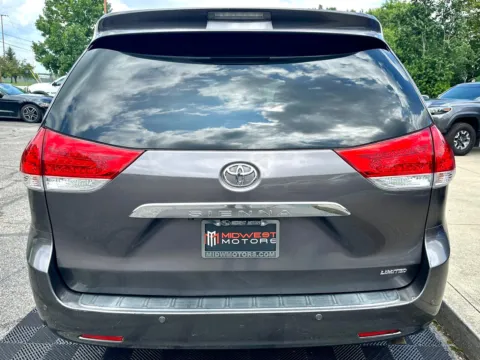 More photos of 2013 Toyota Sienna 5dr 7-Pass Van V6 XLE AAS FWD (Natl) at Midwest Motors, IN