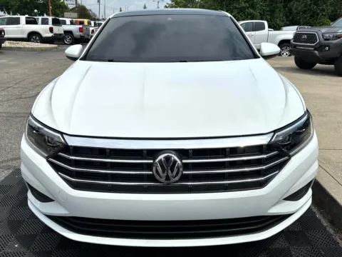 More photos of 2021 Volkswagen Jetta SEL Auto at Midwest Motors, IN