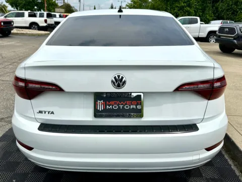 More photos of 2021 Volkswagen Jetta SEL Auto at Midwest Motors, IN