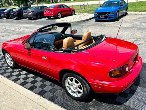 Photos of 1994 Mazda MX-5 Miata 2dr Convertible for sale in Indianapolis, IN at Midwest Motors