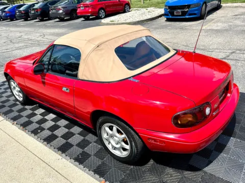 More photos of 1994 Mazda MX-5 Miata 2dr Convertible at Midwest Motors, IN