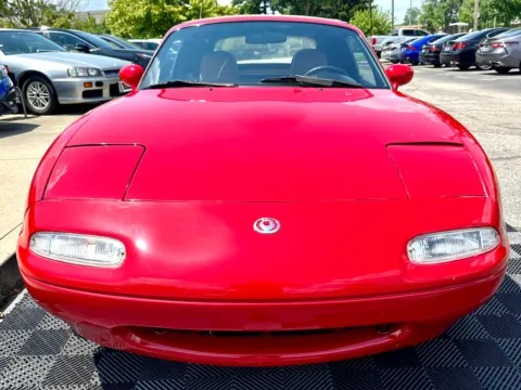 More photos of 1994 Mazda MX-5 Miata 2dr Convertible at Midwest Motors, IN