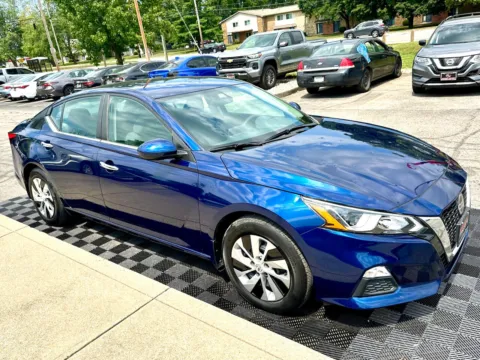 Photos of 2019 Nissan Altima 2.5 S Sedan for sale in Indianapolis, IN at Midwest Motors