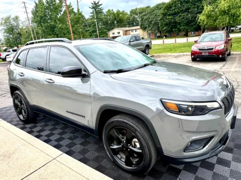 Photos of 2023 Jeep Cherokee Altitude Lux 4x4 for sale in Indianapolis, IN at Midwest Motors