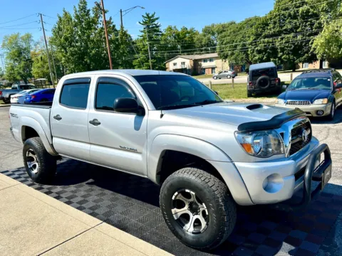 Photos of 2011 Toyota Tacoma 4WD Double V6 AT (Natl) for sale in Indianapolis, IN at Midwest Motors