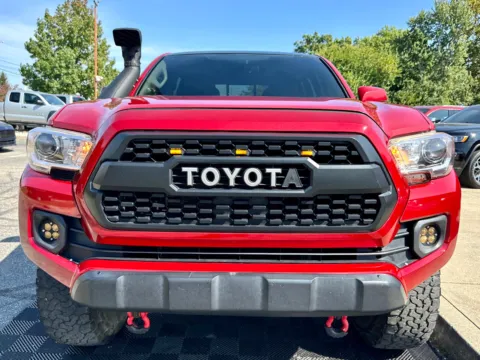 More photos of 2017 Toyota Tacoma SR5 Double Cab 6 ft Bed V6 4x4 AT (Natl) at Midwest Motors, IN