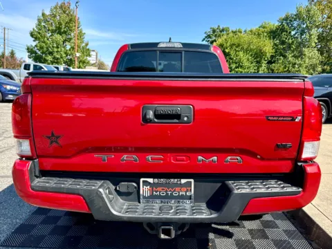 More photos of 2017 Toyota Tacoma SR5 Double Cab 6 ft Bed V6 4x4 AT (Natl) at Midwest Motors, IN