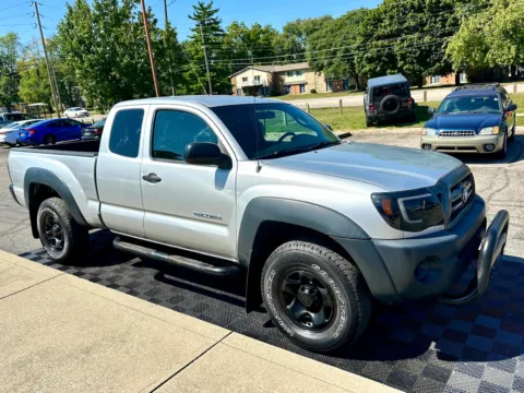 Photos of 2009 Toyota Tacoma 4WD Access I4 MT (Natl) for sale in Indianapolis, IN at Midwest Motors