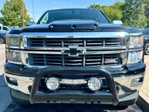 More photos of 2014 Chevrolet Silverado 1500 4WD Crew Cab 143.5 in LTZ w/2LZ at Midwest Motors, IN