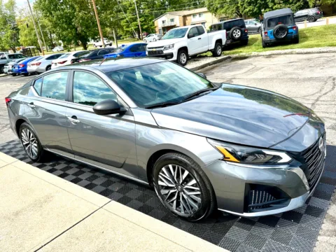 Photos of 2025 Nissan Altima SV FWD for sale in Indianapolis, IN at Midwest Motors