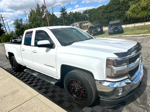 Photos of 2018 Chevrolet Silverado 1500 2WD Double Cab 143.5 in LT w/1LT for sale in Indianapolis, IN at Midwest Motors
