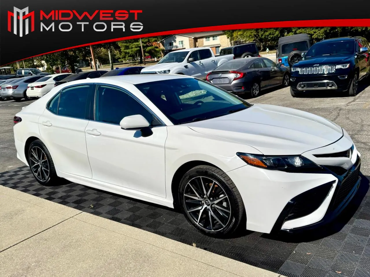 White 2021 Toyota Camry SE Auto (Natl) for sale in Indianapolis, IN