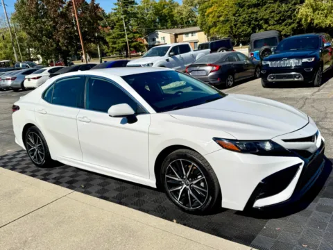 Photos of 2021 Toyota Camry SE Auto (Natl) for sale in Indianapolis, IN at Midwest Motors