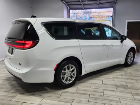 More photos of 2024 Chrysler Pacifica Touring L at Majestic Automotive Group, NJ