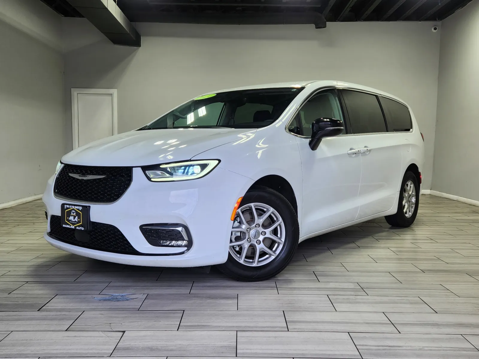White 2024 Chrysler Pacifica Touring L for sale in Cinnaminson, NJ