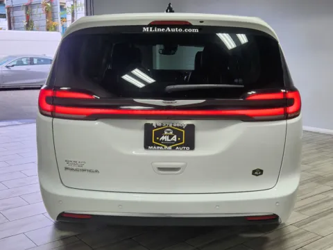 More photos of 2024 Chrysler Pacifica Touring L at Majestic Automotive Group, NJ
