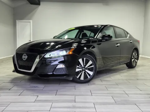 Black 2022 Nissan Altima 2.5 SV for sale in Cinnaminson, NJ