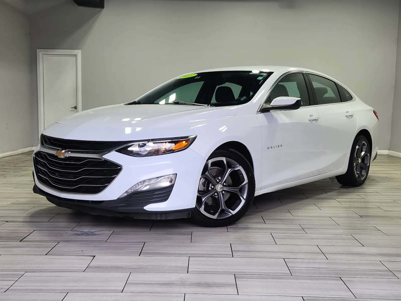 White 2023 Chevrolet Malibu LT for sale in Cinnaminson, NJ