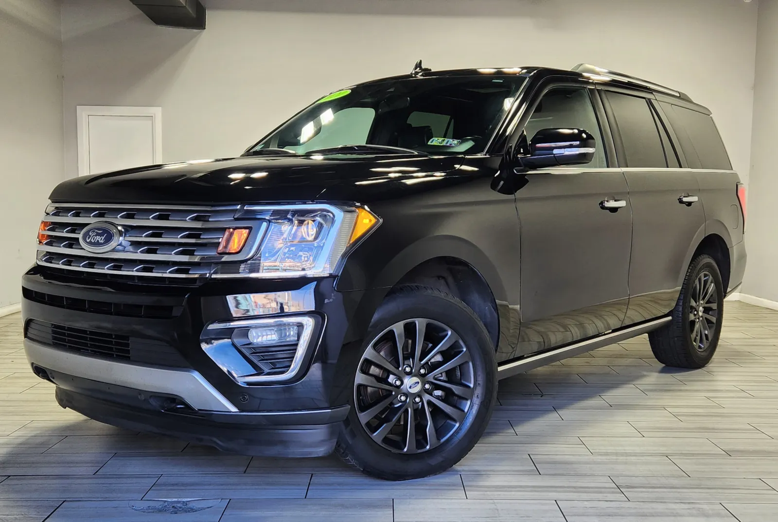 2020 Ford Expedition Limited's photo