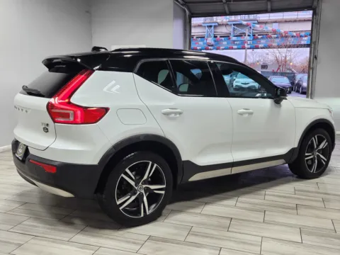 More photos of 2021 Volvo XC40 R-Design at Majestic Automotive Group, NJ