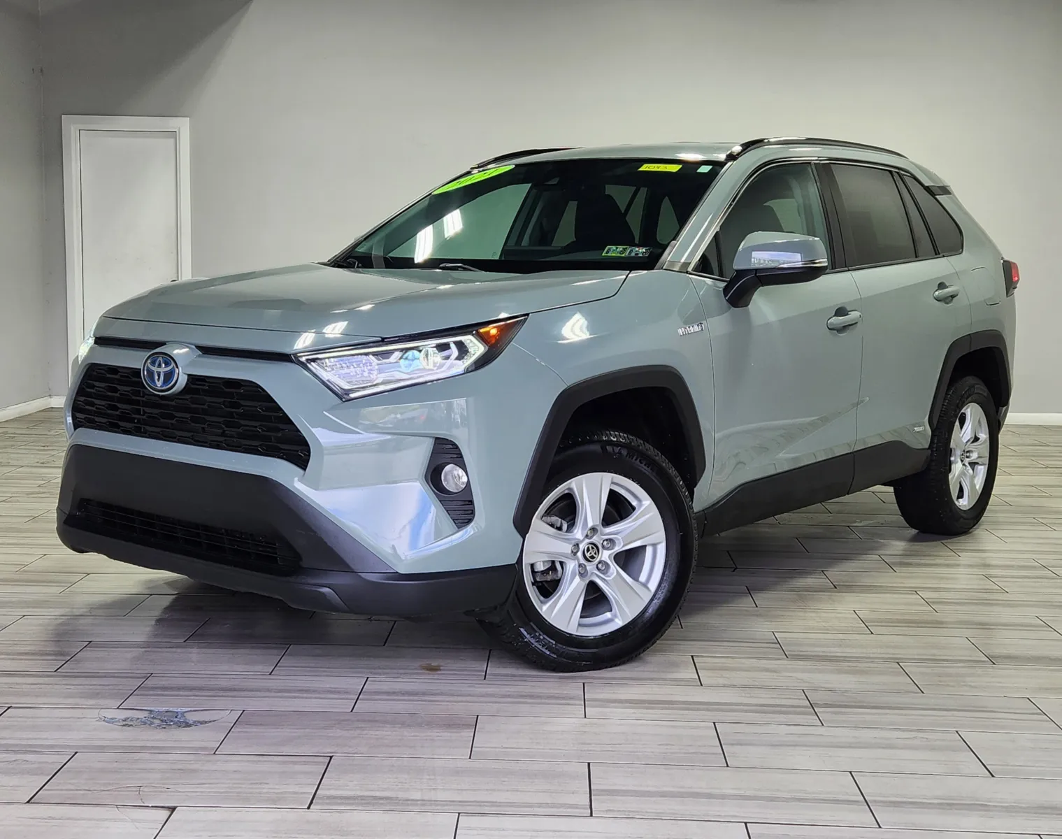 Gray 2021 Toyota RAV4 Hybrid XLE for sale in Cinnaminson, NJ