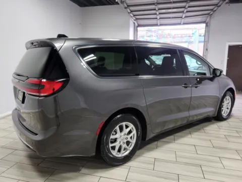 More photos of 2023 Chrysler Pacifica Touring L at Majestic Automotive Group, NJ