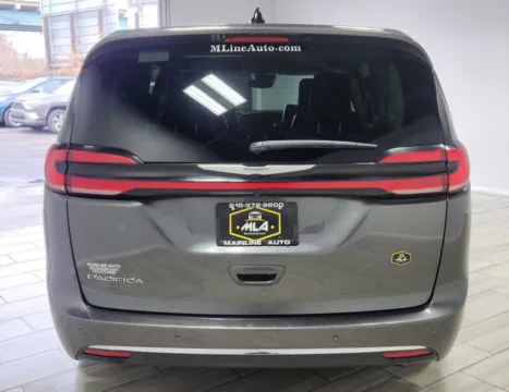 More photos of 2023 Chrysler Pacifica Touring L at Majestic Automotive Group, NJ