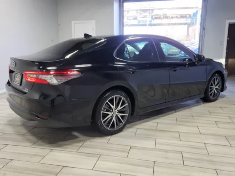 More photos of 2022 Toyota Camry Hybrid XLE at Majestic Automotive Group, NJ