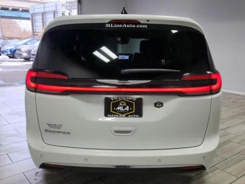 More photos of 2023 Chrysler Pacifica Touring L at Majestic Automotive Group, NJ