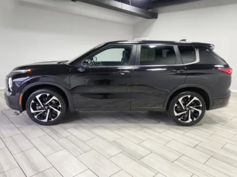 Photos of 2024 Mitsubishi Outlander SE Black Edition w/Pano Roof for sale in Cinnaminson, NJ at Majestic Automotive Group