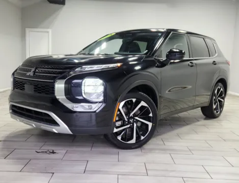 Black 2024 Mitsubishi Outlander SE Black Edition w/Pano Roof for sale in Cinnaminson, NJ