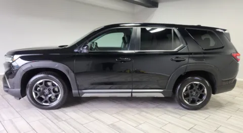 Photos of 2025 Honda Pilot EX-L for sale in Cinnaminson, NJ at Majestic Automotive Group