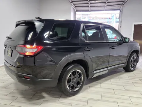 More photos of 2025 Honda Pilot EX-L at Majestic Automotive Group, NJ