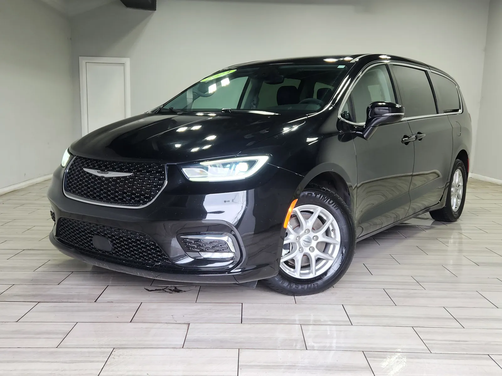 Black 2024 Chrysler Pacifica Touring L for sale in Cinnaminson, NJ