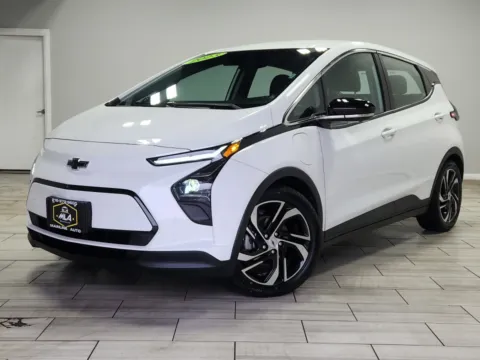 White 2023 Chevrolet Bolt EV 2LT for sale in Cinnaminson, NJ
