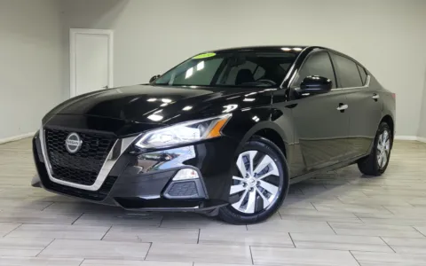 Black 2019 Nissan Altima 2.5 S for sale in Cinnaminson, NJ
