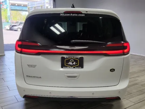 More photos of 2023 Chrysler Pacifica Touring L at Majestic Automotive Group, NJ