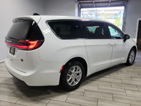 More photos of 2023 Chrysler Pacifica Touring L at Majestic Automotive Group, NJ