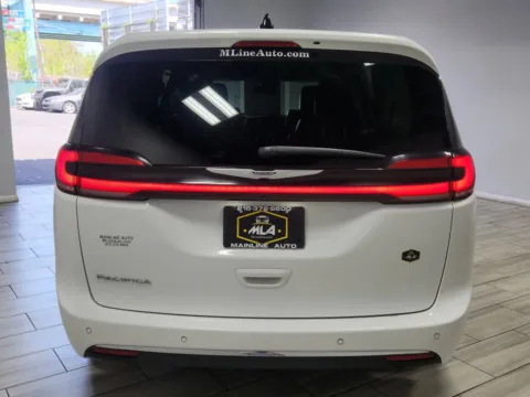 More photos of 2023 Chrysler Pacifica Touring L at Majestic Automotive Group, NJ