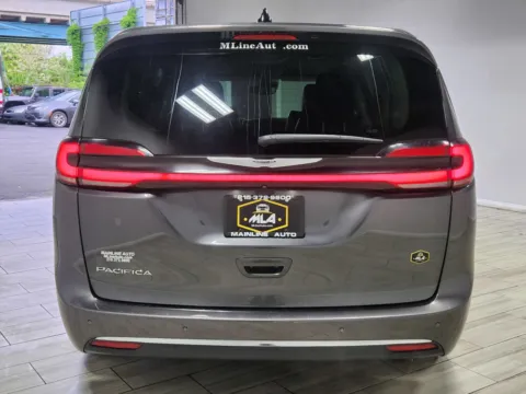 More photos of 2023 Chrysler Pacifica Touring L at Majestic Automotive Group, NJ