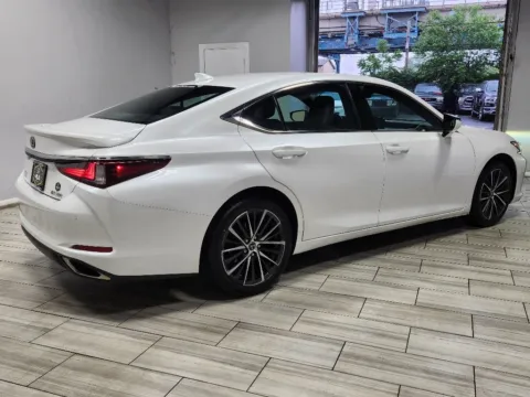 More photos of 2022 Lexus ES 350 at Majestic Automotive Group, NJ